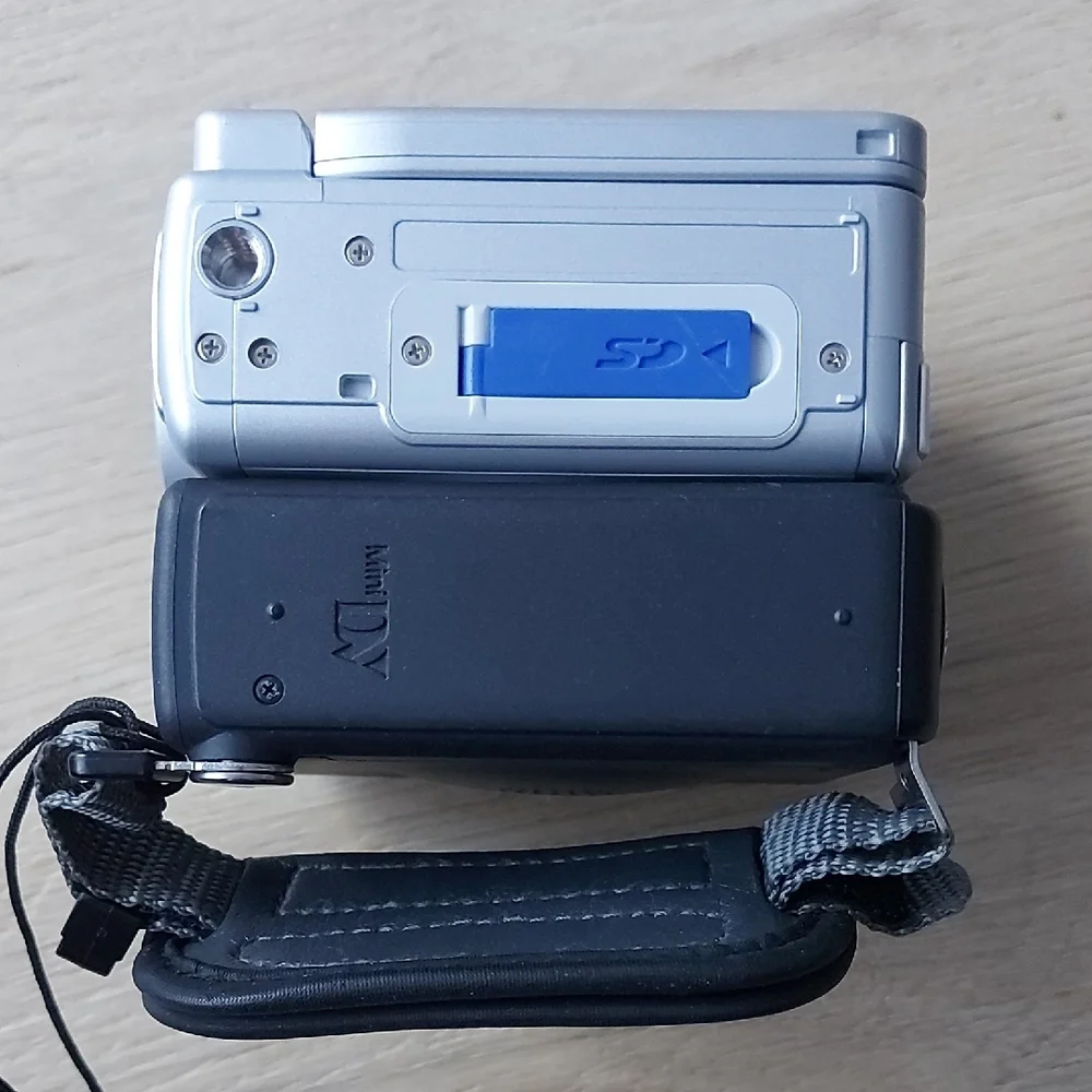 Video Camera Sharp VL-Z3 Camcorder + case